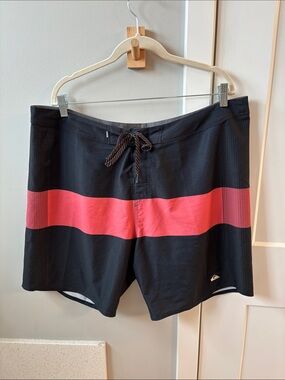Quiksilver Men’s Black & Red Swim Trunks - 38 waist